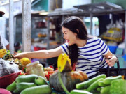 Tiêu dùng - Giá thực phẩm tăng chóng mặt cận Tết, mẹo đi chợ này giúp bạn tiết kiệm được cả đống tiền