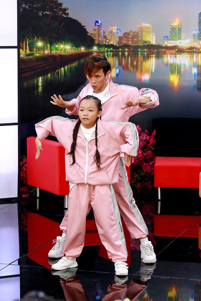 Ốc Thanh Vân bật khóc khi biết vũ công nhí bị mẹ đánh và ép học vũ đạo - 1