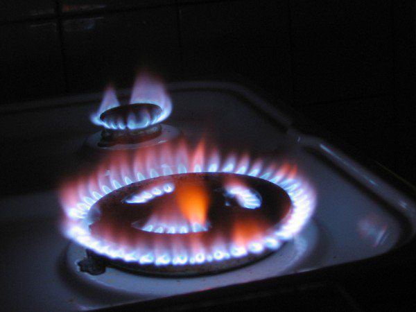Bếp gas có tiếng kêu lục cục, mau chóng kiểm tra ngay kẻo cả nhà rước họa