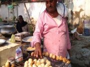 Ngon-bổ-rẻ - Loại bánh được nướng bằng thứ “bốc mùi”, ngon đậm đà nhưng sắp bị cấm