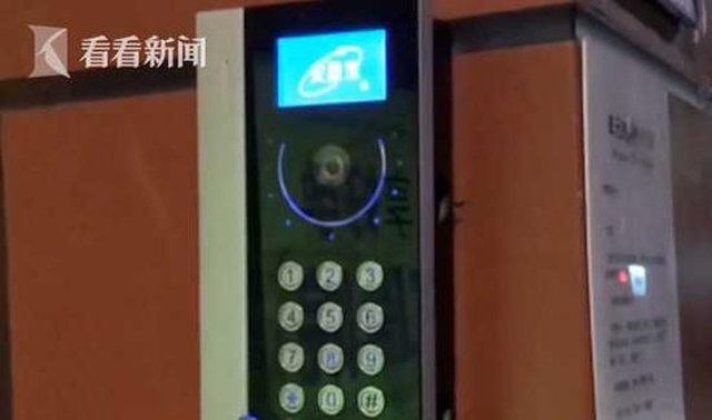 bam chuong giao hang khien con cua khach thuc giac, anh shipper gap chuyen khong ngo - 1