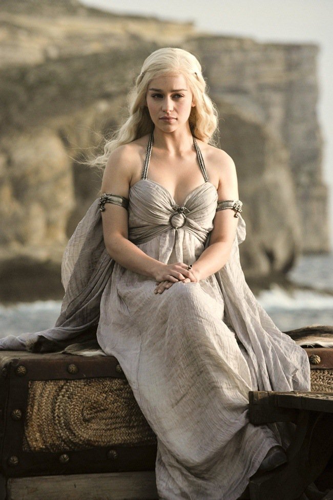 Emilia Clarke: Mother of Dragons amp;#34;specializing in treatment amp;#34;  hot nude scene, love road like a movie - 3