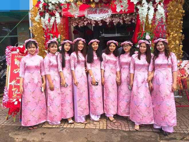 Giận tím người trước những màn amp;#34;lên đồamp;#34; lôi thôi, kém duyên của dàn bê quả ngày cưới - 1