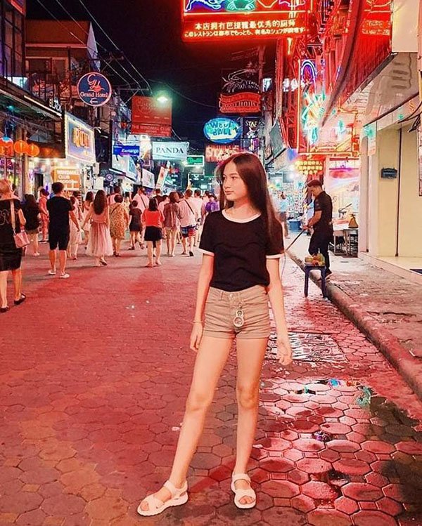 Mới 12 tuổi, em gái thủ thành Đặng Văn Lâm đã trổ mã với vẻ đẹp lai xinh xắn - 5