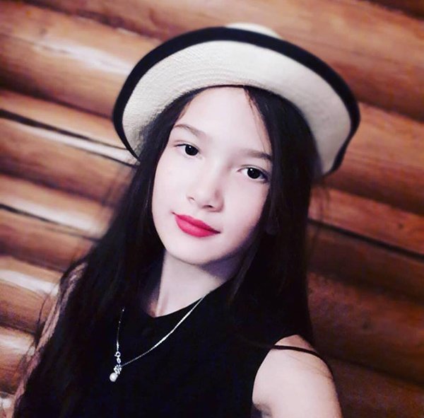 Mới 12 tuổi, em gái thủ thành Đặng Văn Lâm đã trổ mã với vẻ đẹp lai xinh xắn - 6