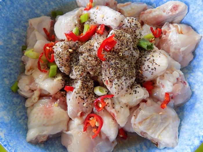 Ngon miệng, trôi cơm bất ngờ với món ăn chưa ai nấu thử: Gà kho cùi dừa - 3