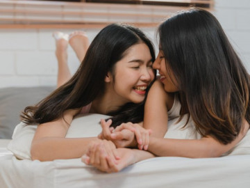 Kỳ lạ em bé được sinh ra từ tử cung của cả 2 người mẹ đồng tính