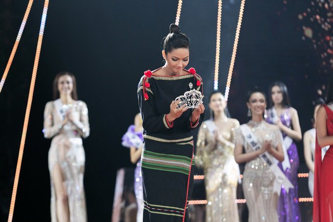 Trực tiếp: Tân Hoa hậu Hoàn vũ Việt Nam 2019 chính thức thuộc về Khánh Vân - 6
