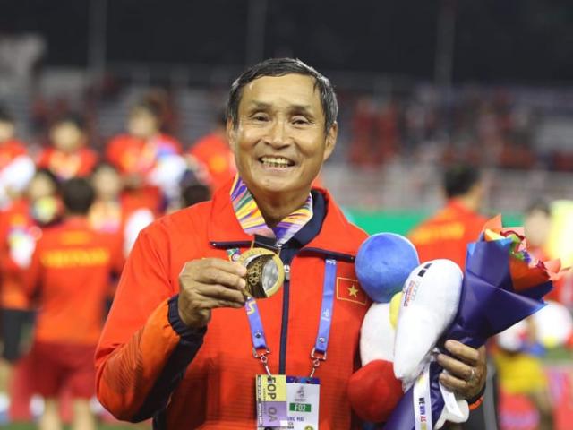 Sau khi giành HCV, HLV Mai Đức Chung xúc động: Tôi khâm phục tinh thần thi đấu của học trò