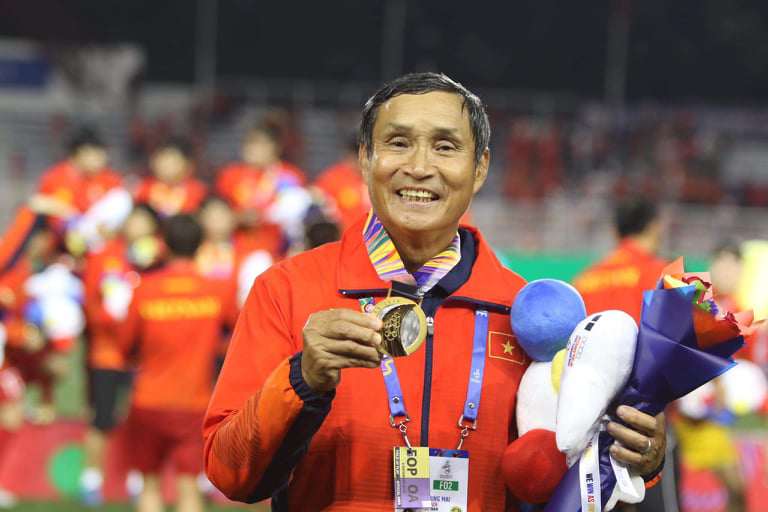 sau khi gianh hcv, hlv mai duc chung xuc dong: "toi kham phuc tinh than thi dau cua hoc tro" - 1