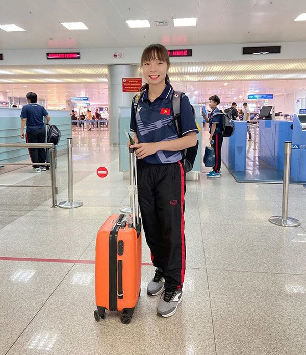 Quyết liệt trên sân cỏ, ngoài đời các cô gái ĐT bóng đá VN xinh đẹp không thua ai - 11