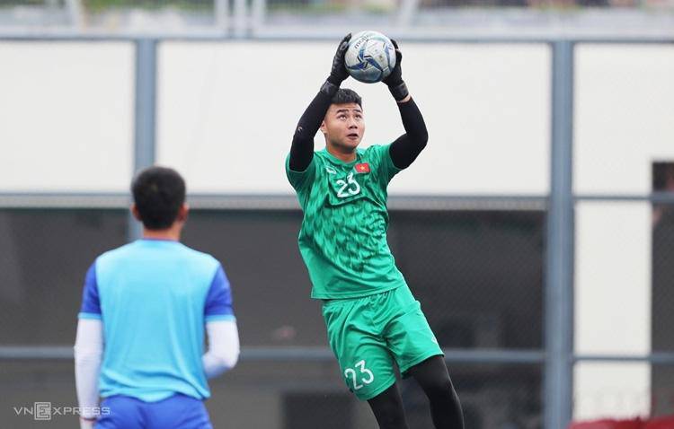 me thu mon van toan chia se dieu gi ve con trai dang thi dau tai sea games 30? - 1