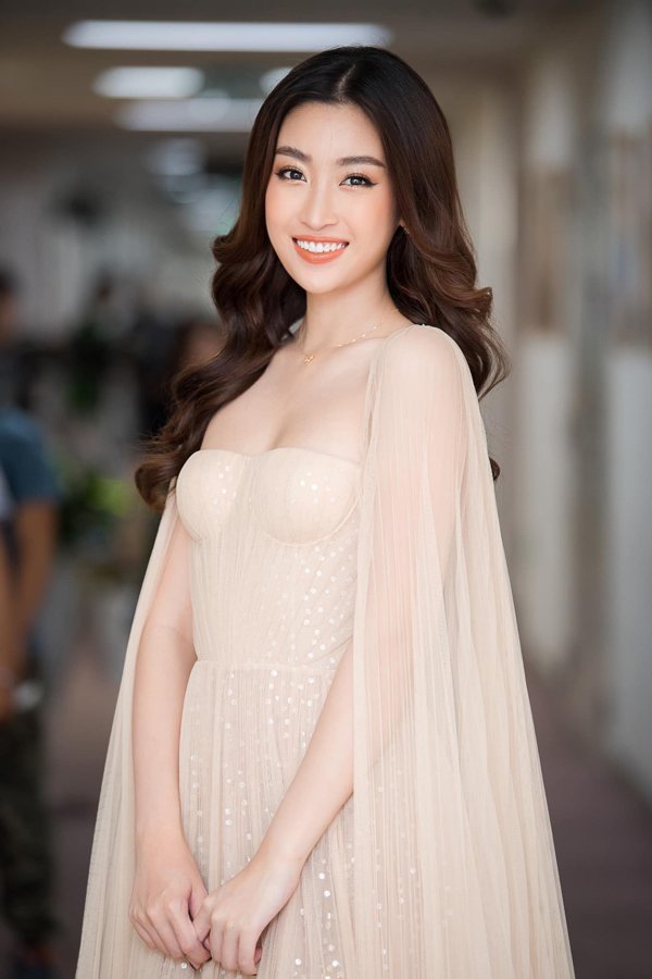 Đỗ Mỹ Linh mạnh tay cắt tóc ngắn thêm đến nỗi tóc chỉ còn một mẩu - 1