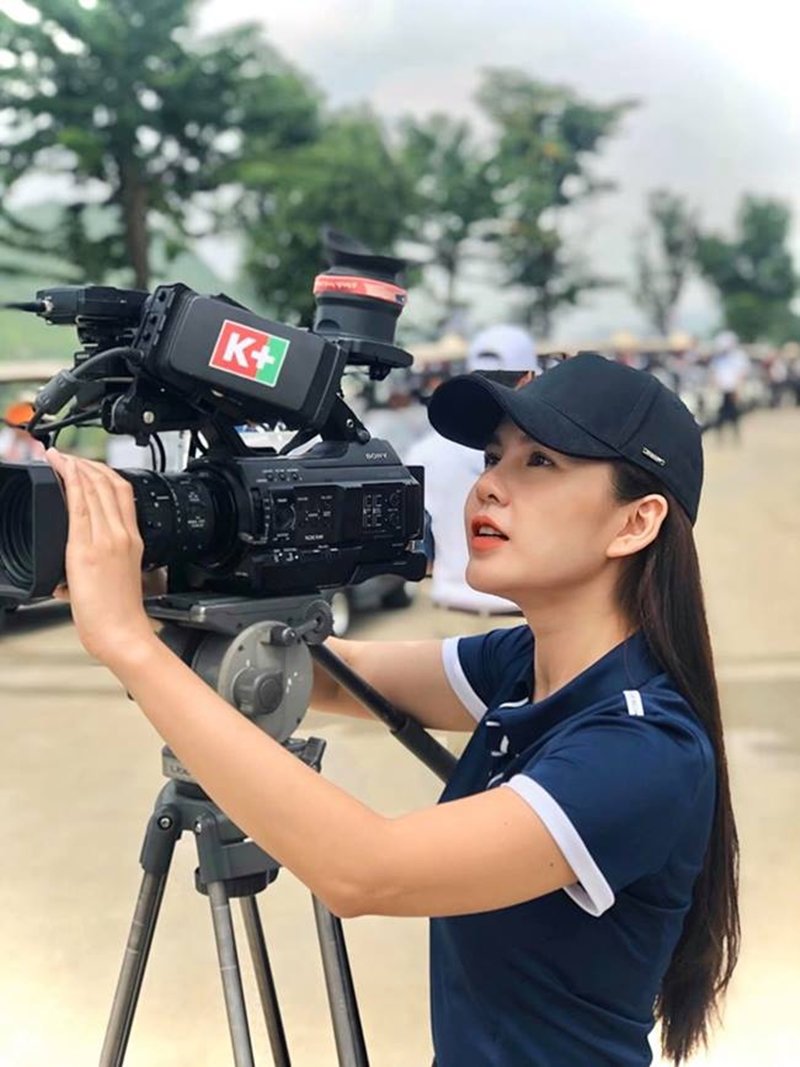 1. Thu Hoài: 

Vũ Thu Hoài là một trong những nữ MC thể thao gây nhiều sự chú ý của khán giả. Cô từng được mệnh danh là nữ MC hot nhất mùa AFF Cup 2018.
