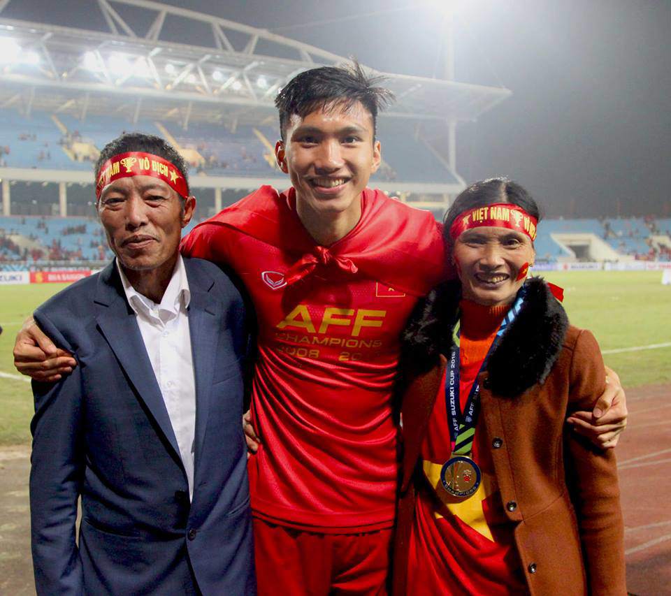 bo doan van hau ke ve mon qua con trai tang 8 nam truoc them chung ket sea games 30 - 1