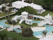 Nhà đẹp - Nữ danh ca xây nhà ở 1 tháng rồi bán, 4 năm sau mới có người dám mua