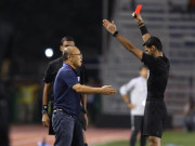 Tin tức - HLV Park Hang-seo ức chế khi nhận thẻ đỏ, khán giả hài hước: Mời thầy ra sân nhận cúp vàng