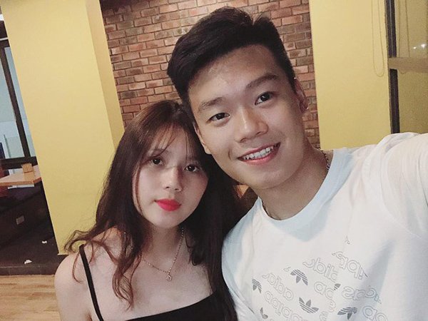 Nửa kia của dàn cầu thủ U22 Việt Nam sở hữu nhan sắc như thế nào? - 15
