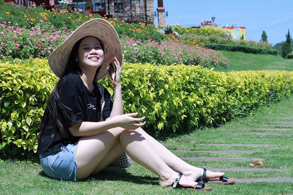 Nửa kia của dàn cầu thủ U22 Việt Nam sở hữu nhan sắc như thế nào? - 14