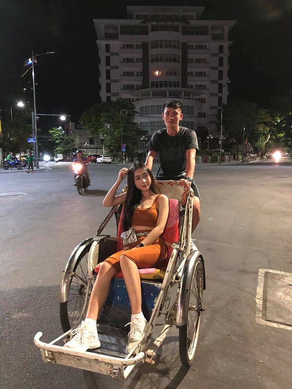 Nửa kia của dàn cầu thủ U22 Việt Nam sở hữu nhan sắc như thế nào? - 17