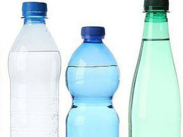 Uống nước kiểu này, nhiễm hóa chất uốn cong giới tính