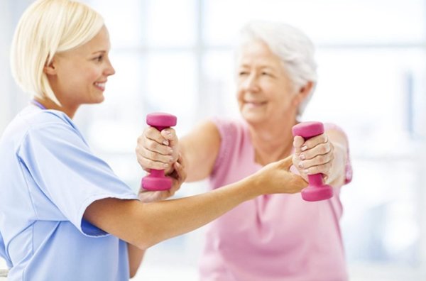 4 bài tập giúp người già giảm chứng đau nhức cơ xương khớp - 3