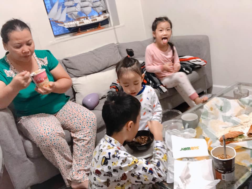 oc thanh van 10 nam chua phai thay vu em, cho bao mau di du lich nuoc ngoai thuong xuyen - 4