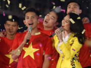 Clip Eva - Mỹ Tâm lái "siêu xe", đi bão siêu lầy mừng U22 Việt Nam giành HCV SEA Games