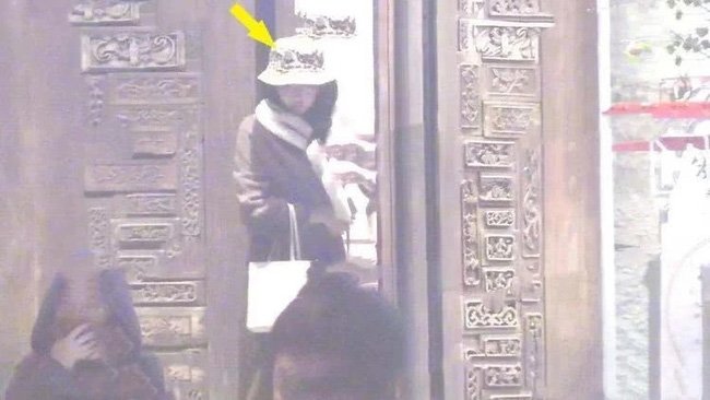 Ngôi sao 24/7: Cho con gái đi du học, amp;#34;ông bố quốc dânamp;#34; ở nhà thay bồ như thay áo? - 2