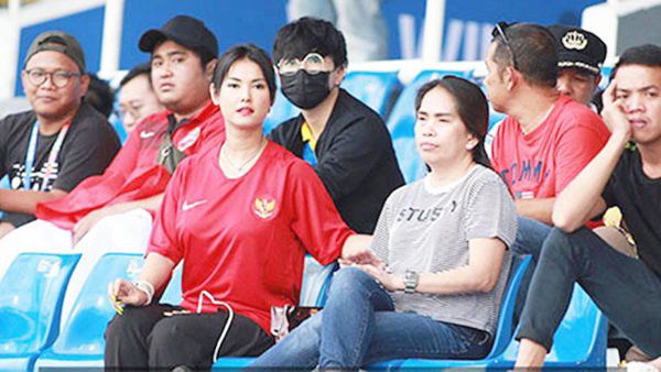 Ngôi sao 24/7: Cho con gái đi du học, amp;#34;ông bố quốc dânamp;#34; ở nhà thay bồ như thay áo? - 5