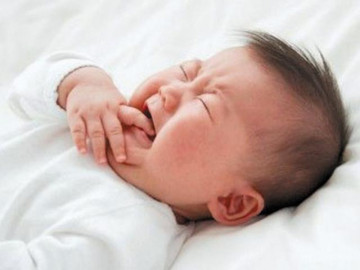 Trẻ mọc răng sốt bao lâu thì khỏi?