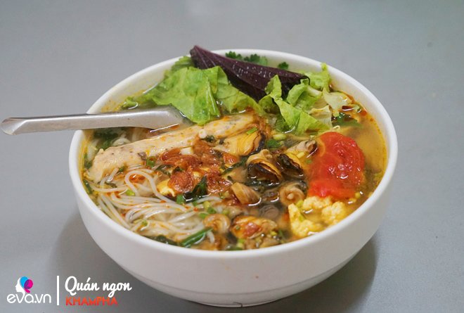 U60 bán bún ốc chuối đậu gần 30 năm trong ngách nhỏ, ngày nào cũng ùn ùn khách - 13