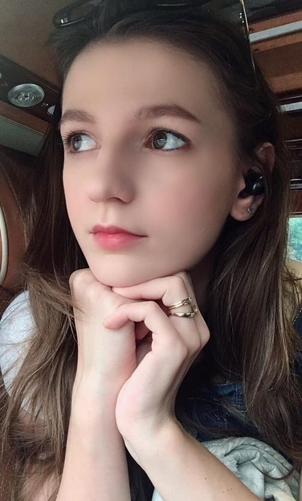 Sở hữu nhan sắc xinh đẹp, quyến rũ, nữ DJ người Ukraine tự tin amp;#34;thả thínhamp;#34; Đoàn Văn Hậu - 4