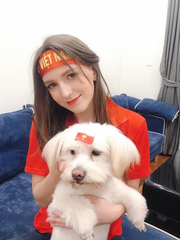 Sở hữu nhan sắc xinh đẹp, quyến rũ, nữ DJ người Ukraine tự tin amp;#34;thả thínhamp;#34; Đoàn Văn Hậu - 3