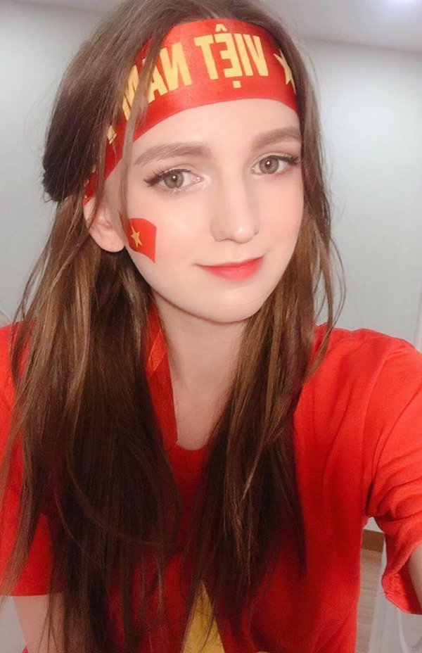 Sở hữu nhan sắc xinh đẹp, quyến rũ, nữ DJ người Ukraine tự tin amp;#34;thả thínhamp;#34; Đoàn Văn Hậu - 2