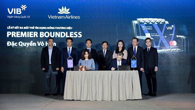 vib va vietnam airlines hop tac ra mat dong the bay dac quyen premier boundless - 1