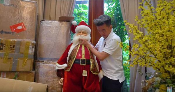 Đàm Vĩnh Hưng mở cửa khoe biệt thự 60 tỷ đón Noel, hứa hẹn đẹp hơn trung tâm thương mại - 7