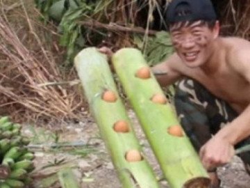 Nướng trứng gà trong thân cây chuối, kết quả ai cũng muốn làm theo