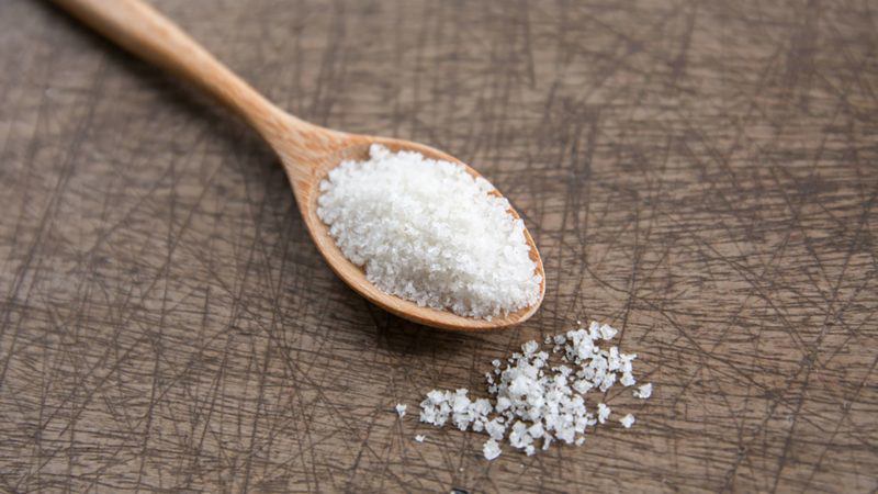 Luộc trứng nhớ thêm một loại nguyên liệu quen thuộc, trứng nào cũng thơm ngậy, dễ bóc, tròn trĩnh - 2