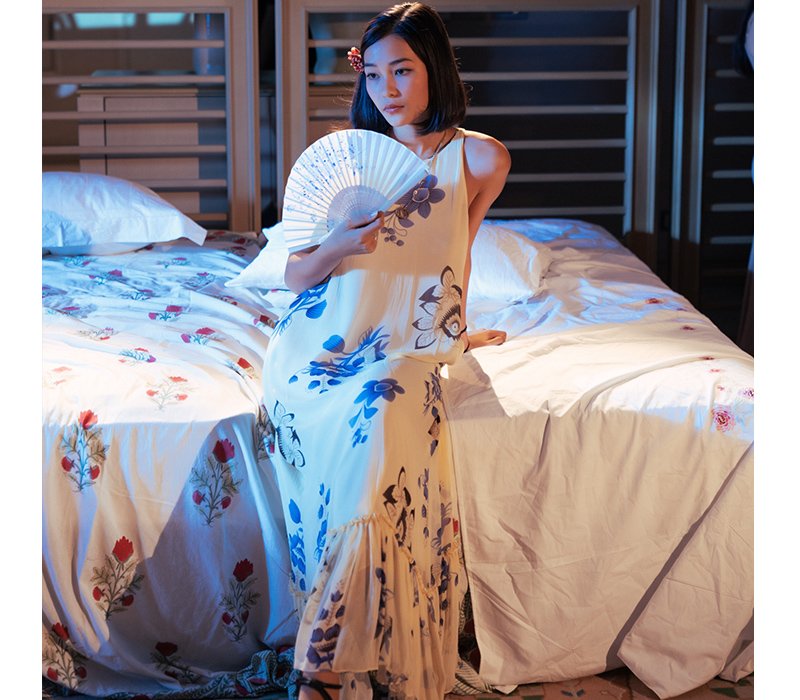 Sau chuỗi ngày khiến bao phụ nữ mê mệt vì những thiết kế váy áo mang đậm chất phóng khoáng, NTK Li Lam lại tiếp tục rải hoa vào thế giới đàn bà thông qua BST thời trang mới nhất. 
