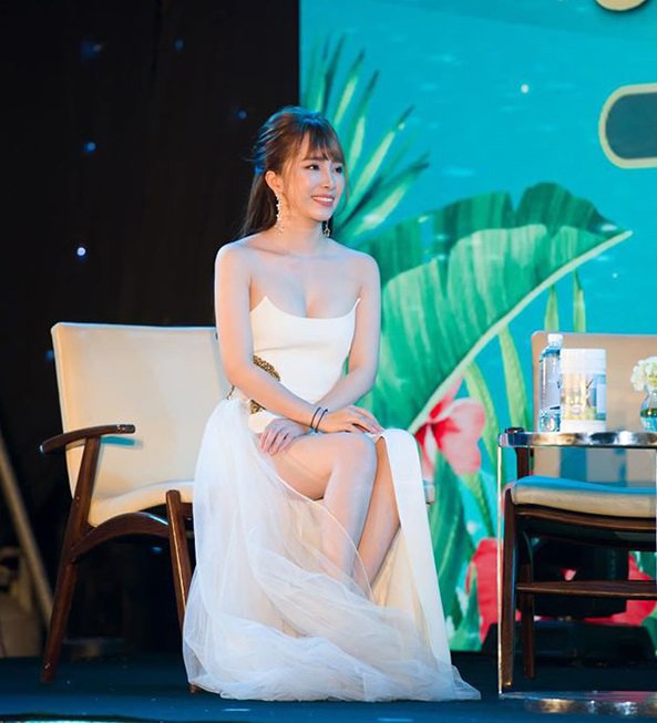 Hậu công khai thừa nhận nâng ngực, Quỳnh Nga ngày càng hở bạo khoe vòng 1 tròn đầy gợi cảm - 4