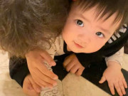 Làm mẹ - Khoảnh khắc cực dễ thương của con trai Á hậu Tú Anh làm ai cũng xao xuyến con tim