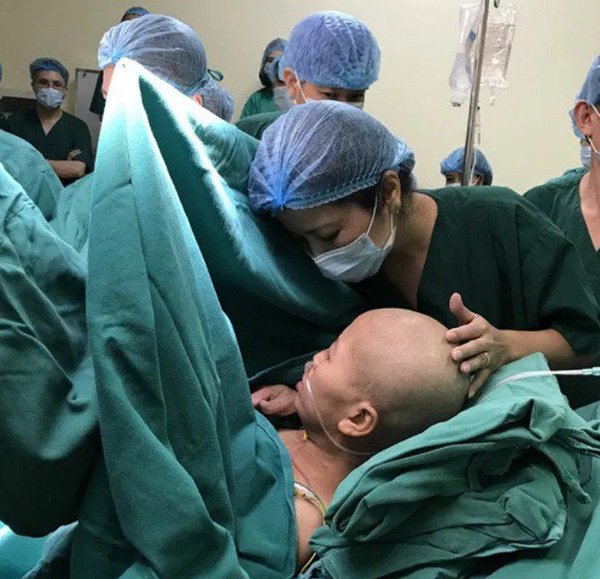 3 câu chuyện sinh con xúc động, lấy nước mắt nghìn dân mạng trong năm 2019 - 1