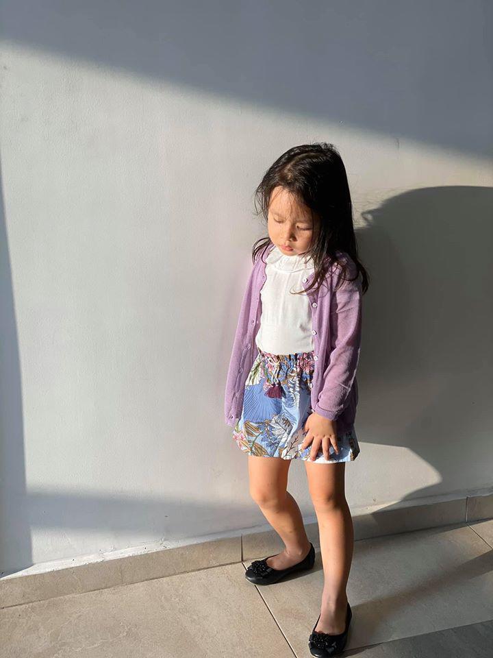 Con gái Lưu Hương Giang hóa nữ hoàng băng giá hát tiếng Anh, vừa xinh lại điệu ai cũng khen - 4