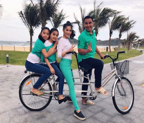 Không diện đồ đỏ như nhiều người, gia đình MC Quyền Linh khác biệt dịp Giáng sinh - 3