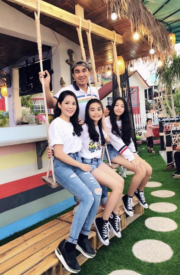 Không diện đồ đỏ như nhiều người, gia đình MC Quyền Linh khác biệt dịp Giáng sinh - 7