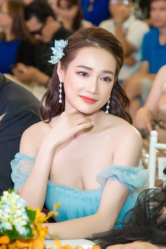 Cả showbiz đã khoe hình con, chỉ còn mỗi Nhã Phương vẫn quyết giấu bé kín như bưng - 4
