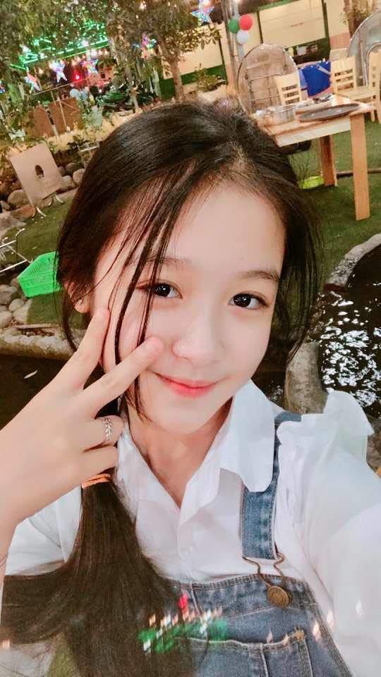 Bé gái Cần Thơ chuyên đọ sắc các Hoa hậu, nhìn ảnh mới nhất với Khánh Vân mà bối rối - 3