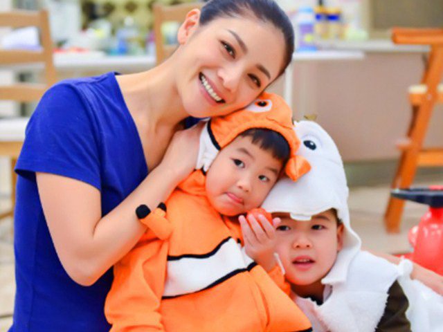 3 quan điểm nuôi dạy con của nữ diễn viên nổi tiếng xứ Trung khi nhà có 2 con trai