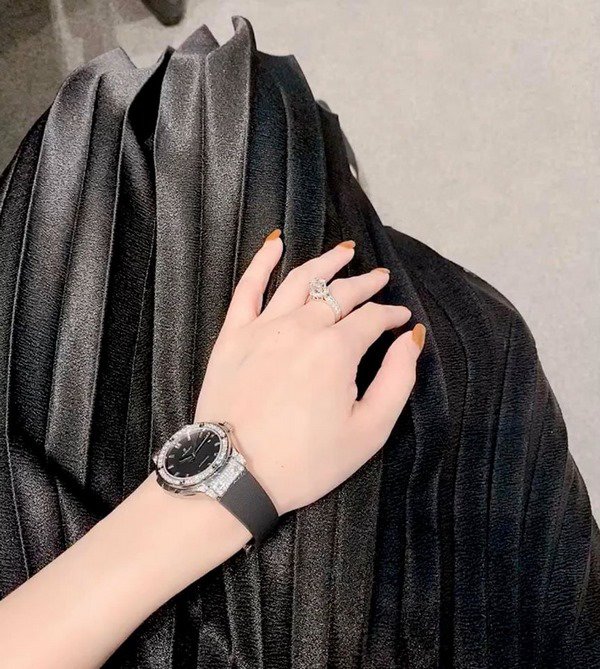 Một mình nuôi con hậu chia tay Mạc Hồng Quân, Ly Kute vẫn dư sức tậu đồng hồ nửa tỷ - 2